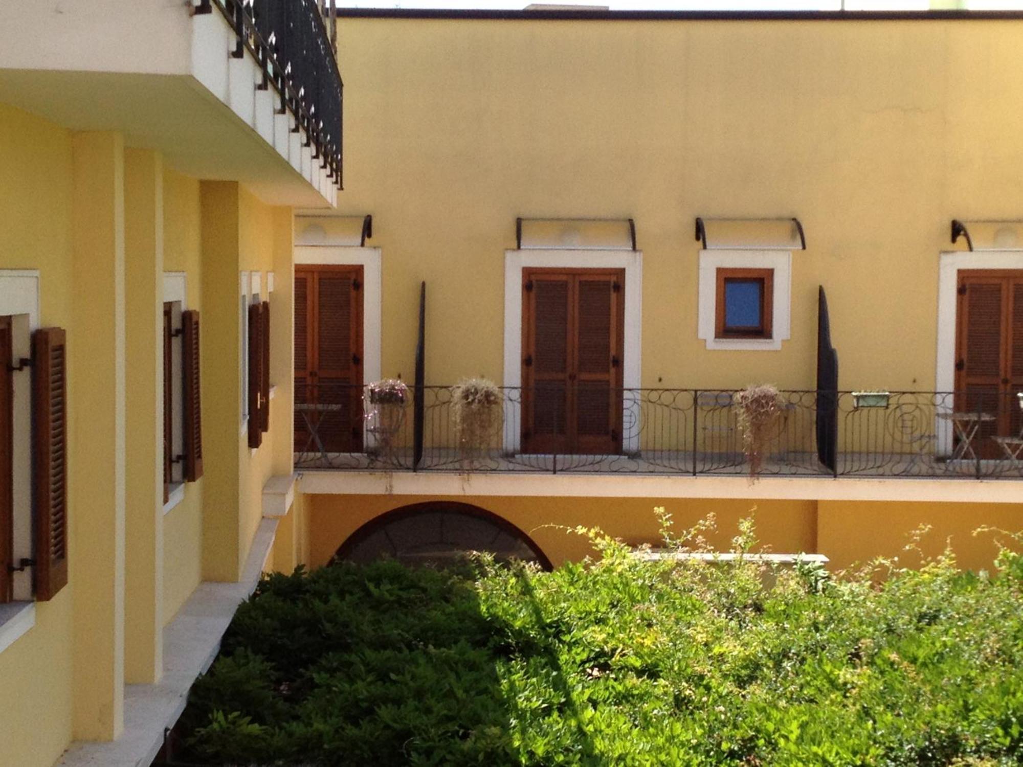 Hotel Ristorante Amitrano Pompeya Exterior foto
