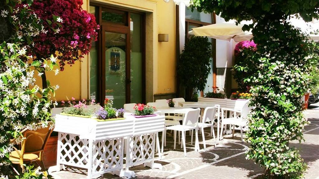 Hotel Ristorante Amitrano Pompeya Exterior foto